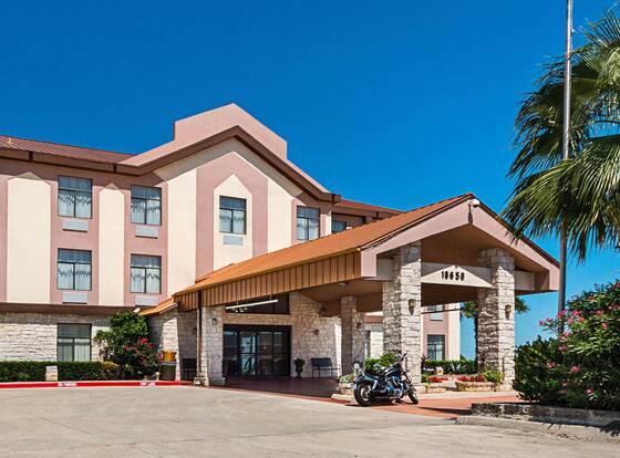 Quality Inn & Suites allows check-in for 18 year-old guests