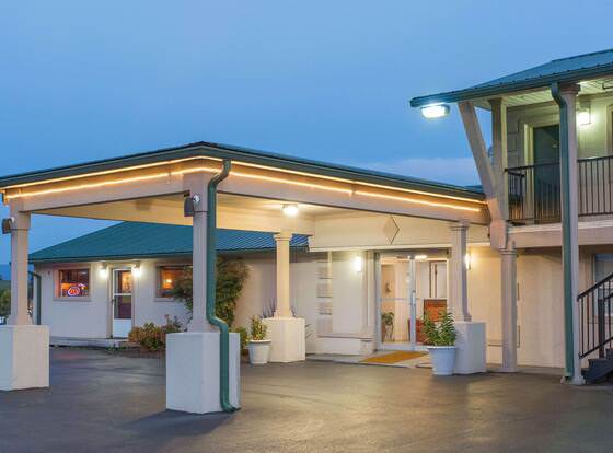 Knights Inn Glade Spring allows check-in for 18 year-old guests