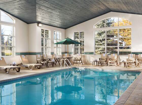 Country Inn & Suites by Radisson, Eagan, MN allows check-in for 18 year-old guests