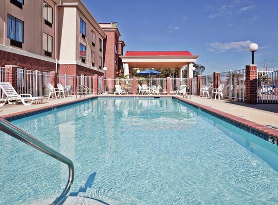 Holiday Inn Express & Suites Forest, an IHG Hotel allows check-in for 18 year-old guests