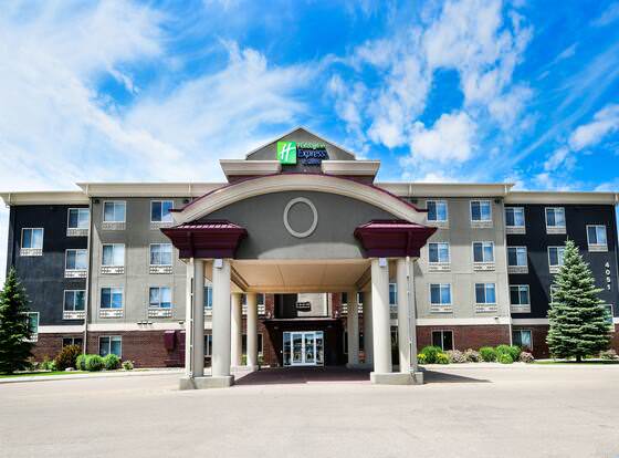 Holiday Inn Express Hotel & Suites Grand Forks, an IHG Hotel allows check-in for 18 year-old guests