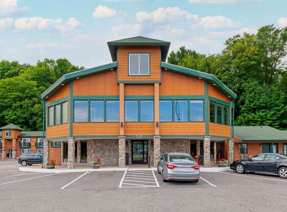 Econo Lodge Lakeview allows check-in for 18 year-old guests