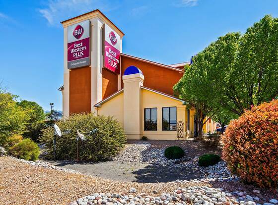 Best Western Plus Executive Suites allows check-in for 18 year-old guests