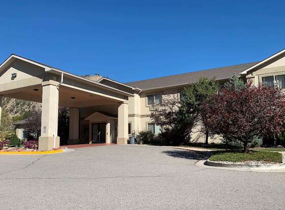 Wingate by Wyndham New Castle - Glenwood Springs allows check-in for 18 year-old guests