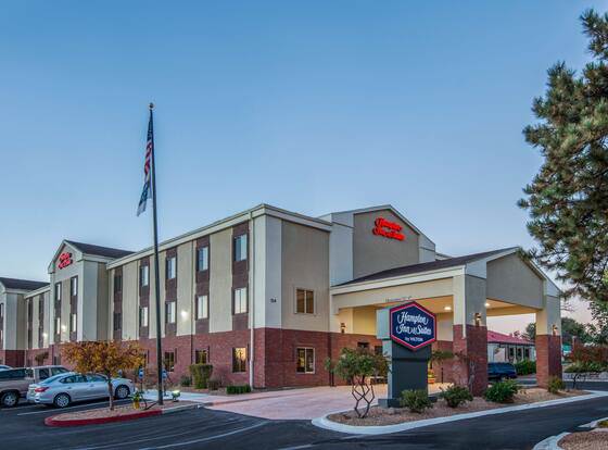 Hampton Inn & Suites Los Alamos White Rock allows check-in for 18 year-old guests