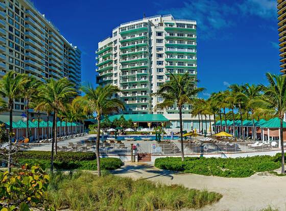 Sea View Hotel, Bal Harbour, On The Ocean allows check-in for 18 year-old guests