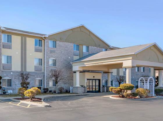 Comfort Inn allows check-in for 18 year-old guests