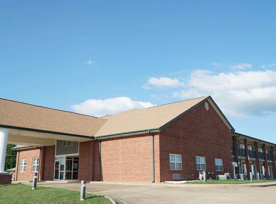 Rodeway Inn allows check-in for 18 year-old guests