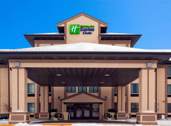 Holiday Inn Express & Suites Winner, an IHG Hotel allows check-in for 18 year-old guests