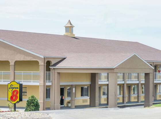 Super 8 by Wyndham Junction City allows check-in for 18 year-old guests