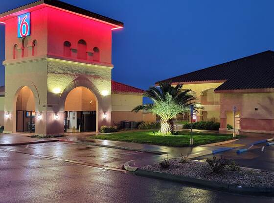 Motel 6 Santa Nella, CA - Los Banos allows check-in for 18 year-old guests