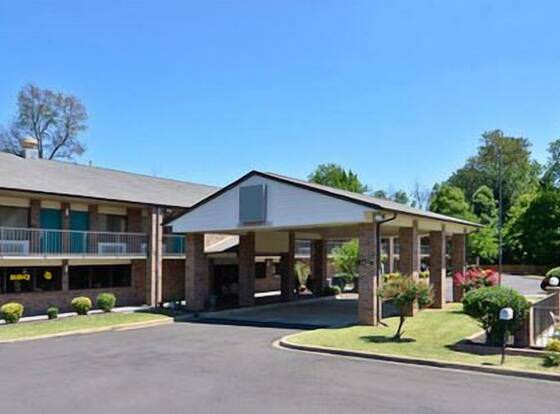 Travelers Inn and Suites allows check-in for 18 year-old guests
