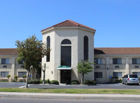 Ocean Gateway Inn allows check-in for 18 year-old guests