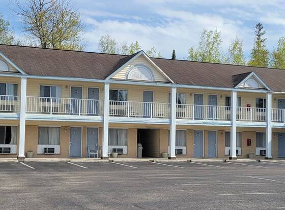 Thunderbird Inn allows check-in for 18 year-old guests