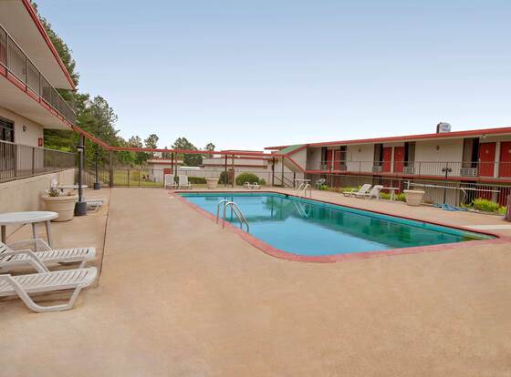 Americas Best Value Inn Grenada allows check-in for 18 year-old guests