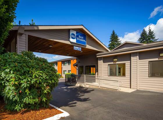 Best Western Aladdin Inn allows check-in for 18 year-old guests