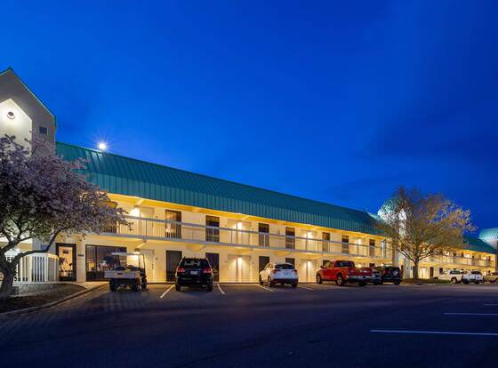 Best Western Newport Inn allows check-in for 18 year-old guests