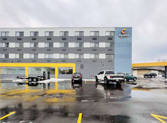 Comfort Inn & Suites allows check-in for 18 year-old guests