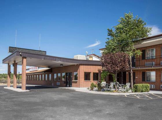 Econo Lodge Salina Scenic Route 89 & I-70 allows check-in for 18 year-old guests