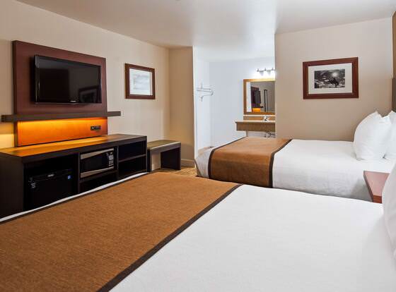 Best Western Discovery Inn allows check-in for 18 year-old guests