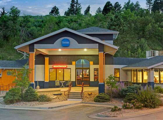 Travelodge by Wyndham Rapid City allows check-in for 18 year-old guests