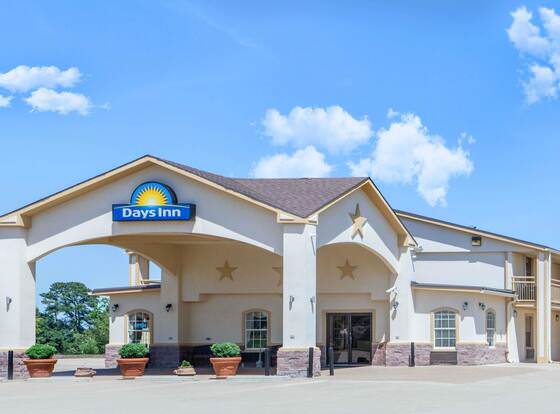 Days Inn by Wyndham Centerville allows check-in for 18 year-old guests