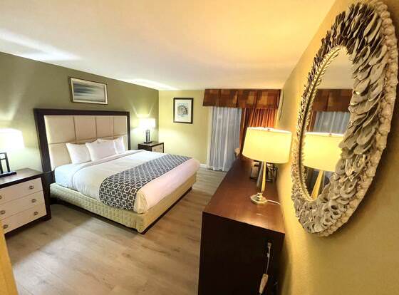 Hutchi Bell allows check-in for 18 year-old guests