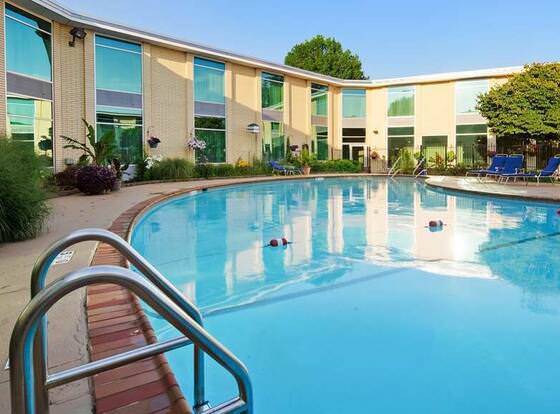 Surestay Plus by Best Western Syracuse Airport Htl allows check-in for 18 year-old guests