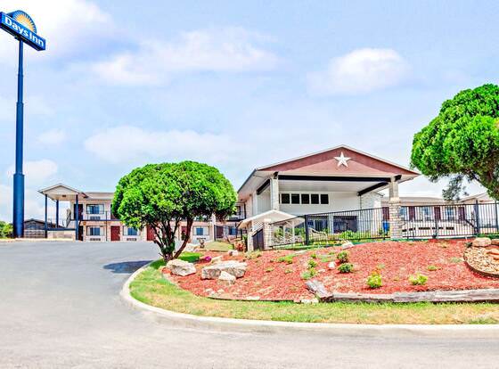 Days Inn by Wyndham Boerne allows check-in for 18 year-old guests