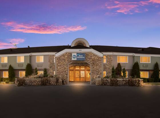 Best Western Mountain View Inn allows check-in for 18 year-old guests
