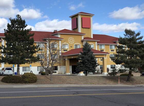 GreenTree Inn Denver Tech Center allows check-in for 18 year-old guests