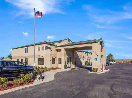 Quality Inn & Suites allows check-in for 18 year-old guests