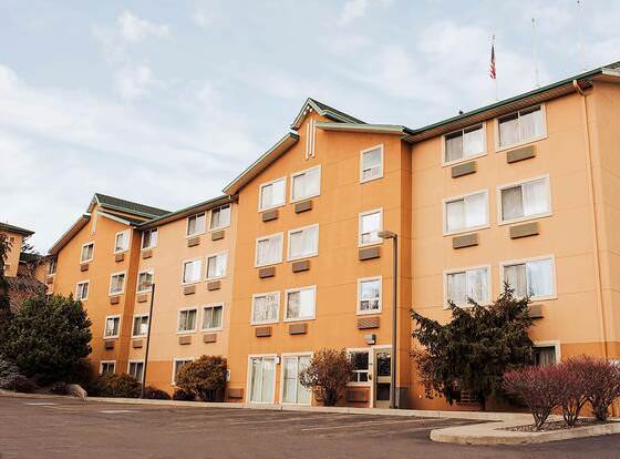 Ramada by Wyndham Yakima allows check-in for 18 year-old guests