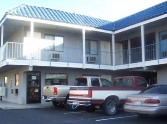 Circle Inn Motel allows check-in for 18 year-old guests