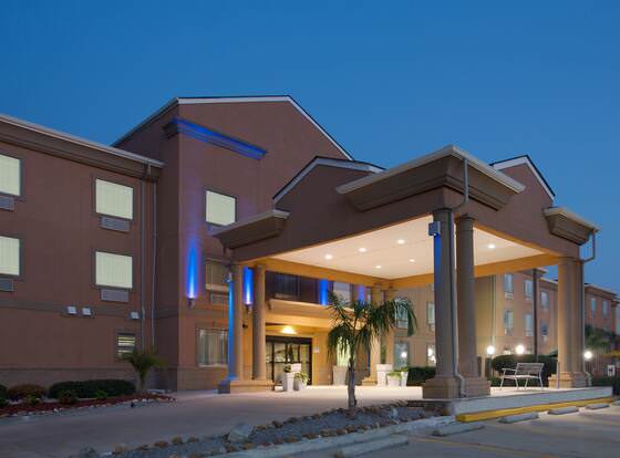 Holiday Inn Express Harvey-Marrero, an IHG Hotel allows check-in for 18 year-old guests
