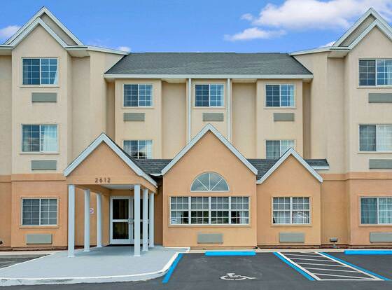 Microtel Inn & Suites by Wyndham Bushnell allows check-in for 18 year-old guests