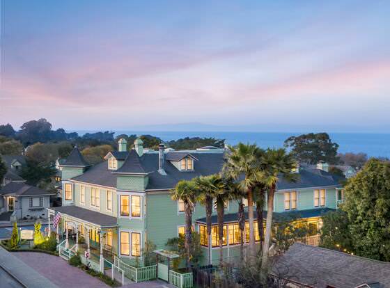 Centrella Hotel, A Kirkwood Collection Hotel allows check-in for 18 year-old guests