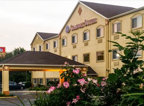 Comfort Suites Omaha allows check-in for 18 year-old guests