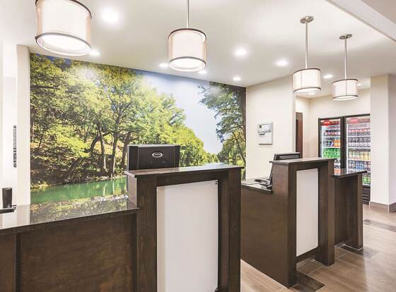 La Quinta Inn & Suites by Wyndham New Braunfels allows check-in for 18 year-old guests