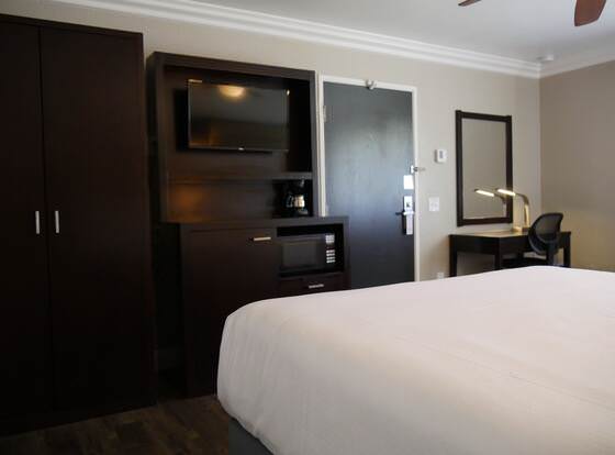 Inn at Highway 1 allows check-in for 18 year-old guests