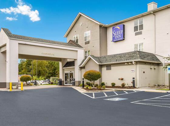 Sleep Inn & Suites Jacksonville near Camp Lejeune allows check-in for 18 year-old guests