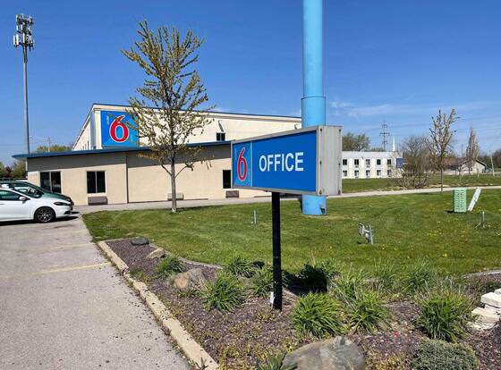 Studio 6 Peoria, IL allows check-in for 18 year-old guests