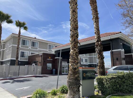 La Quinta Inn & Suites by Wyndham Hesperia Victorville allows check-in for 18 year-old guests