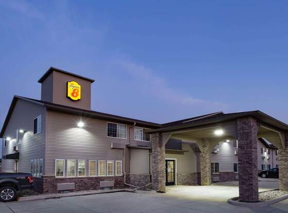 Super 8 by Wyndham Fort Dodge IA allows check-in for 18 year-old guests