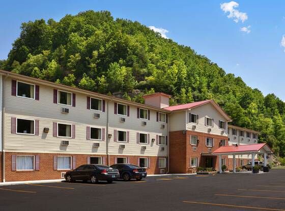 Super 8 by Wyndham Prestonsburg allows check-in for 18 year-old guests