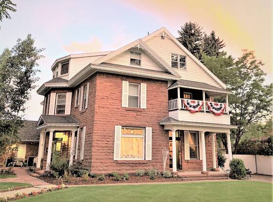 Heber Senator Bed and Breakfast allows check-in for 18 year-old guests