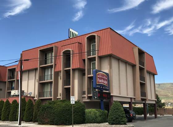 FairBridge Inn & Suites Lewiston allows check-in for 18 year-old guests