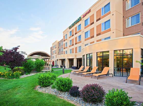 Courtyard by Marriott Louisville Northeast allows check-in for 18 year-old guests