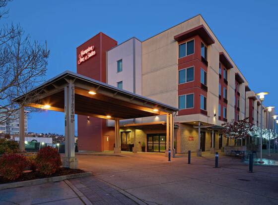 Hampton Inn & Suites Bremerton allows check-in for 18 year-old guests