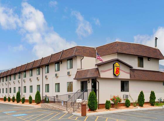 Super 8 by Wyndham Ogden allows check-in for 18 year-old guests